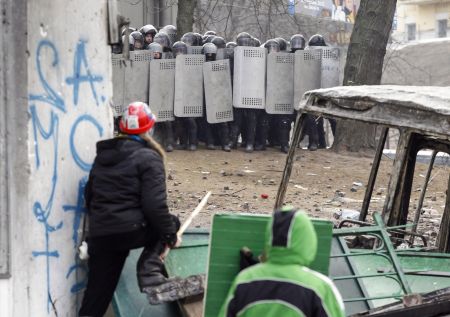 Τη βία στην Ουκρανία καταδικάζουν οι υπουργοί Εξωτερικών της ΕΕ