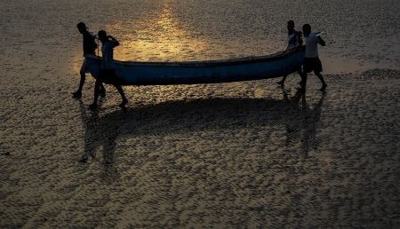 Ινδία: 21 νεκροί από ναυάγιο τουριστικού πλοίου