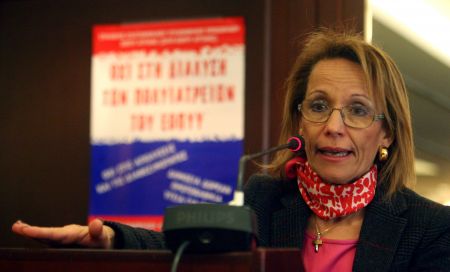 Δεν έχει επαφή με το περιβάλλον, λέει για την Β. Ανεμοδουρά ο σύζυγός της