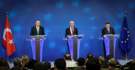 Να λυθεί άμεσα το Κυπριακό ζήτησαν Ρομπάι-Μπαρόζο από Ερντογάν