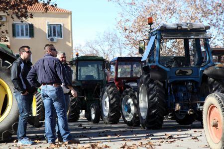 Σέρρες: Με τα τρακτέρ στις πλατείες οι αγρότες την Δευτέρα