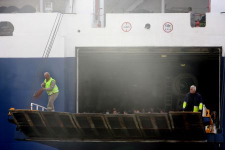 Δώρο Πάσχα σε άνεργους ναυτικούς από τον Οίκο Ναύτου