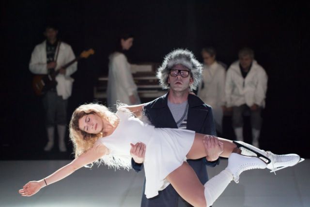 Η βροχή στα μαλλιά τους