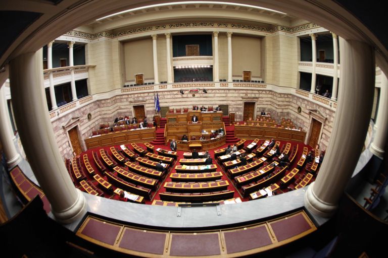 Επανήλθε η τροπολογία για απολύσεις κατά την προεκλογική περίοδο | tovima.gr