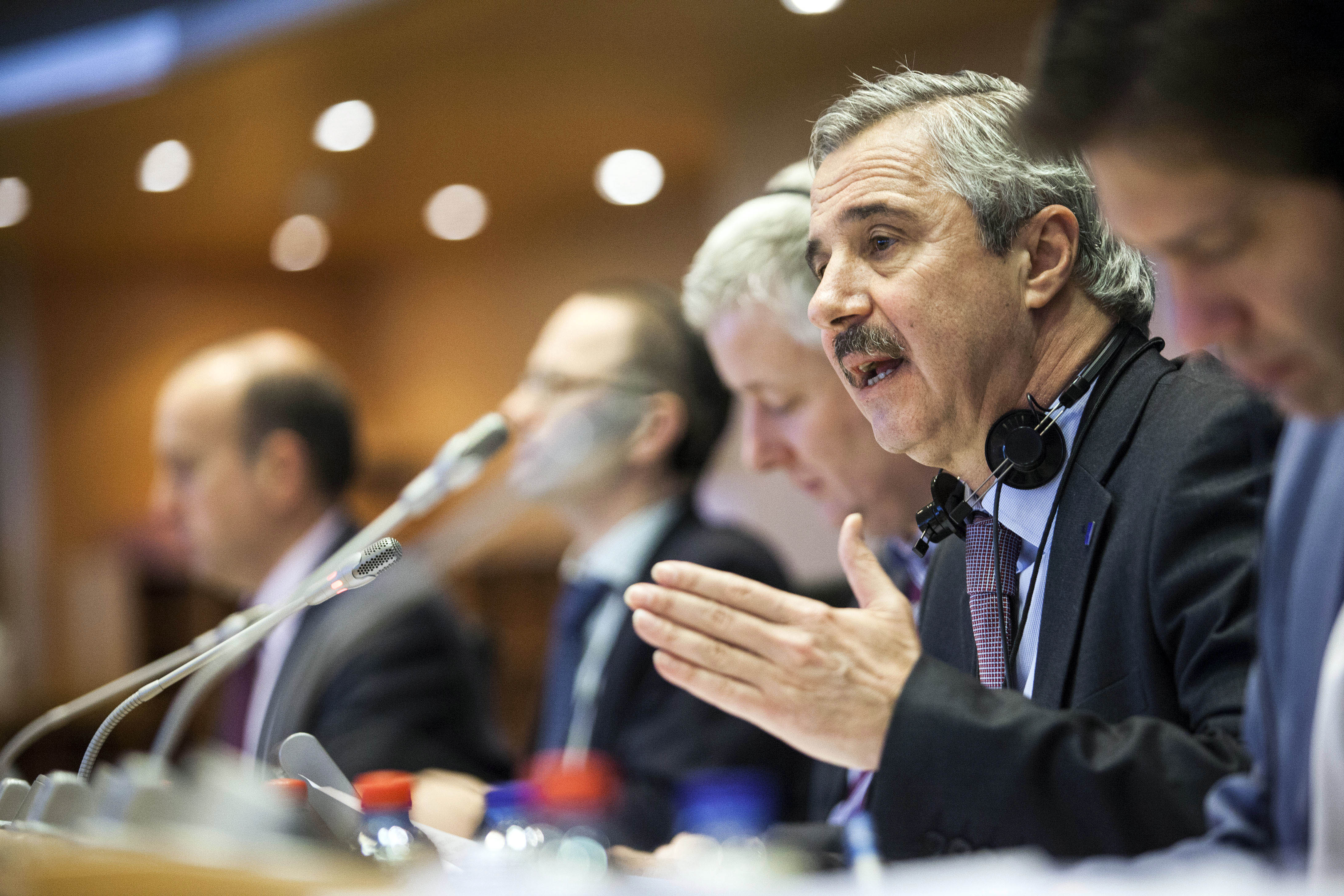 ΥΠΕΚΑ: Μείωση του ενεργειακού κόστους των επιχειρήσεων