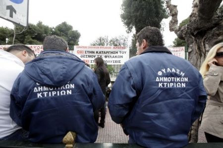 Σε νέα πόστα στην Υγεία 526 πρώην σχολικοί φύλακες