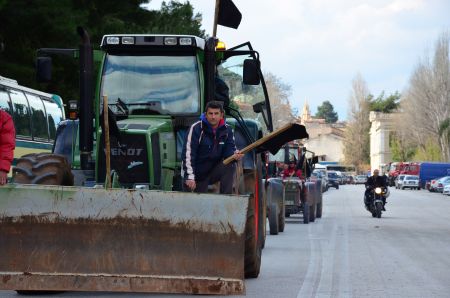 Bγαίνουν στους δρόμους από Δευτέρα οι αγρότες