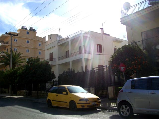 Η θεία του Μιχάλη Λιάπη «αδειάζει» τον ανιψιό της για το «σαλέ»