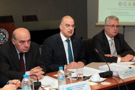 Δένδιας: Δεν συμφωνούμε με τα «Δουβλίνα» για το μεταναστευτικό