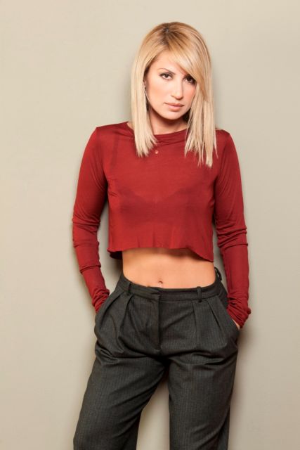 Ενα αστείο κορίτσι