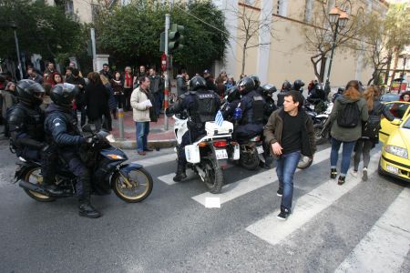 Συγκέντρωση Αφγανών στο Σύνταγμα για το Φαρμακονήσι