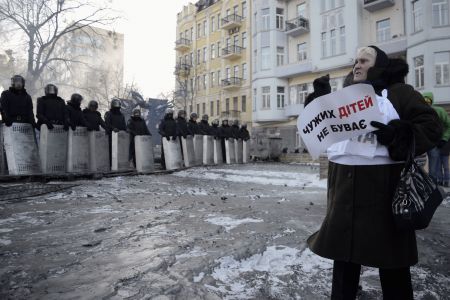 Ουκρανία: Ο στρατός καλεί τον Γιανούκοβιτς να λάβει άμεσα μέτρα
