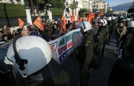 Εξω από το ΣτΕ παραμένουν οι εργαζόμενοι της ΠΟΕ – ΟΤΑ