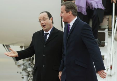 Αντιρρήσεις του Ολάντ προς τον Κάμερον για αναθεώρηση συνθηκών της ΕΕ