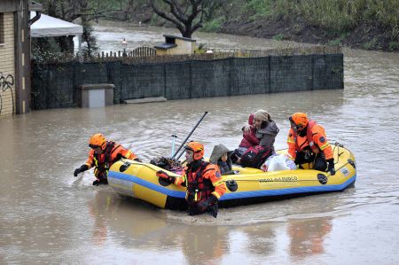 Σφοδρή κακοκαιρία με ισχυρές βροχοπτώσεις στη νότια Ιταλία