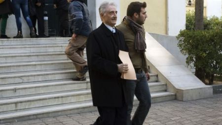 Ο άπληστος παλαιός πολιτικός