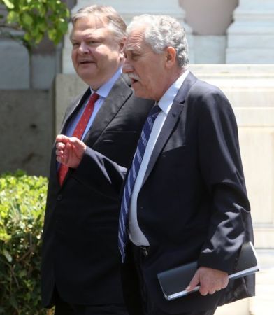 ΠαΣοΚ-ΔΗΜΑΡ: Στον εμφύλιο μετά τον μήνα του μέλιτος