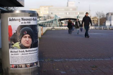 Να ρεζιλεύουν ή να αγνοούν τους νεοναζιστές φοιτητές;