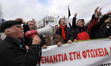 Deutsche Welle: «Μονόδρομος τα προγράμματα λιτότητας»