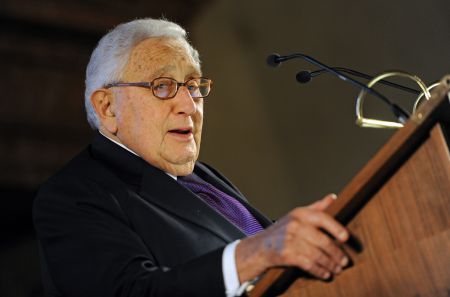 Χ. Κίσινγκερ: Προτείνει λύσεις για την Ουκρανία