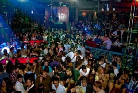 Συνελήφθη αστυνομικός – διοργανωτής πάρτι σε περιοχές της Αττικής