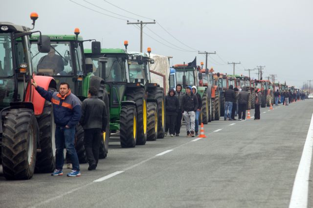 Στους… τρεις δρόμους τα τρακτέρ