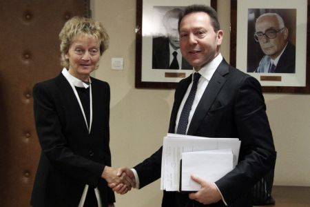 Ένα κουτί πικρά σοκολατάκια αντί για εκατομμύρια ευρώ