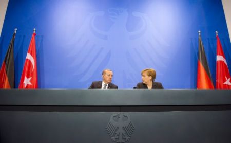 Τηλεφώνημα Μέρκελ σε Ερντογάν για το Προσφυγικό