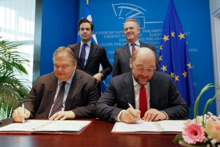 Με τις κλωτσιές!..