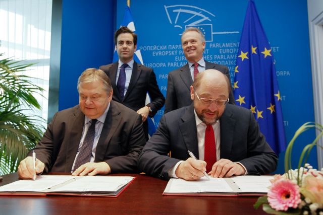 Με τις κλωτσιές!..