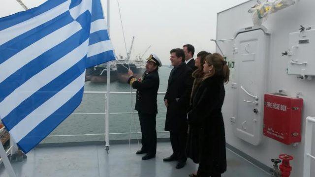 Πλοίο μεταφοράς οχημάτων ύψωσε την ελληνική σημαία