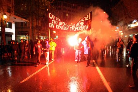 Πορεία αντιεξουσιαστών προς το σπίτι του αρχηγού της ΕΛ.ΑΣ.