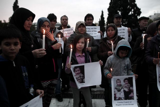 Διαμαρτυρία έξω από τη Βουλή κατά της τροπολογίας για τους μετανάστες