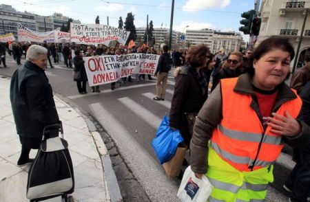 Xιλιάδες απολύσεις και… προεκλογικές αναστολές