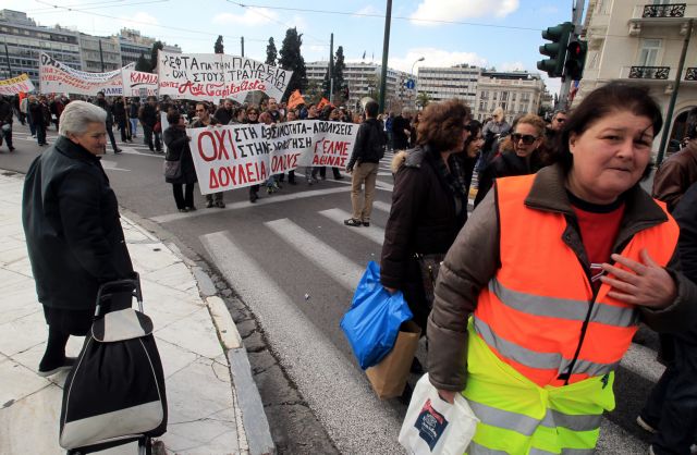 Xιλιάδες απολύσεις και… προεκλογικές αναστολές