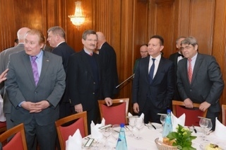 Επιχείρηση αποκατάστασης εμπιστοσύνης στη Φρανκφούρτη