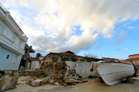 Γραμμή 1135 για τους σεισμόπληκτους της Κεφαλλονιάς