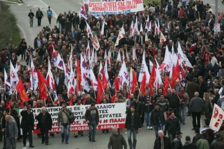 Farmers reinforce blockades ahead of government meeting