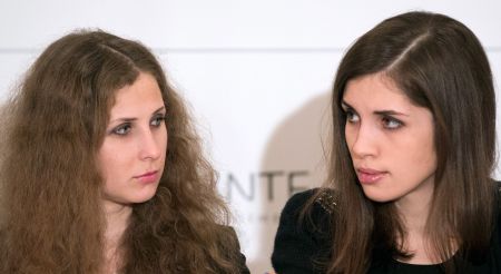 Ελεύθερες οι δύο Pussy Riot που συνελήφθησαν στο Σοτσι