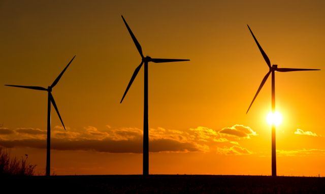 Ο Τραμπ τα βάζει τώρα και με την αιολική ενέργεια