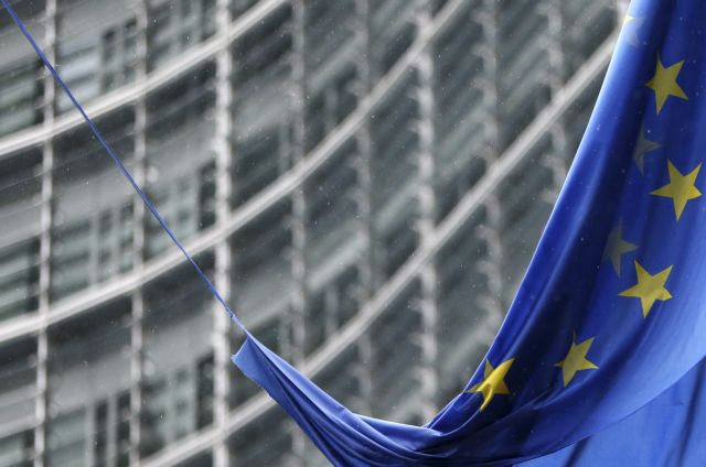 Commission praises Greek progress, warns of great challenges ahead