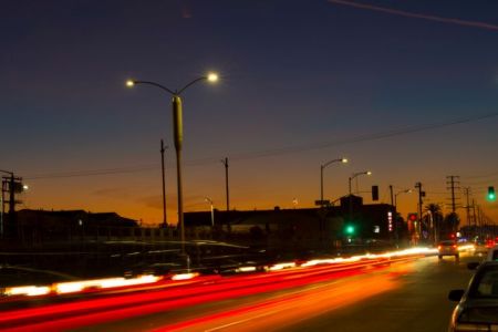 Φως και Ίντερνετ θα φέρνουν οι στύλοι των πόλεων