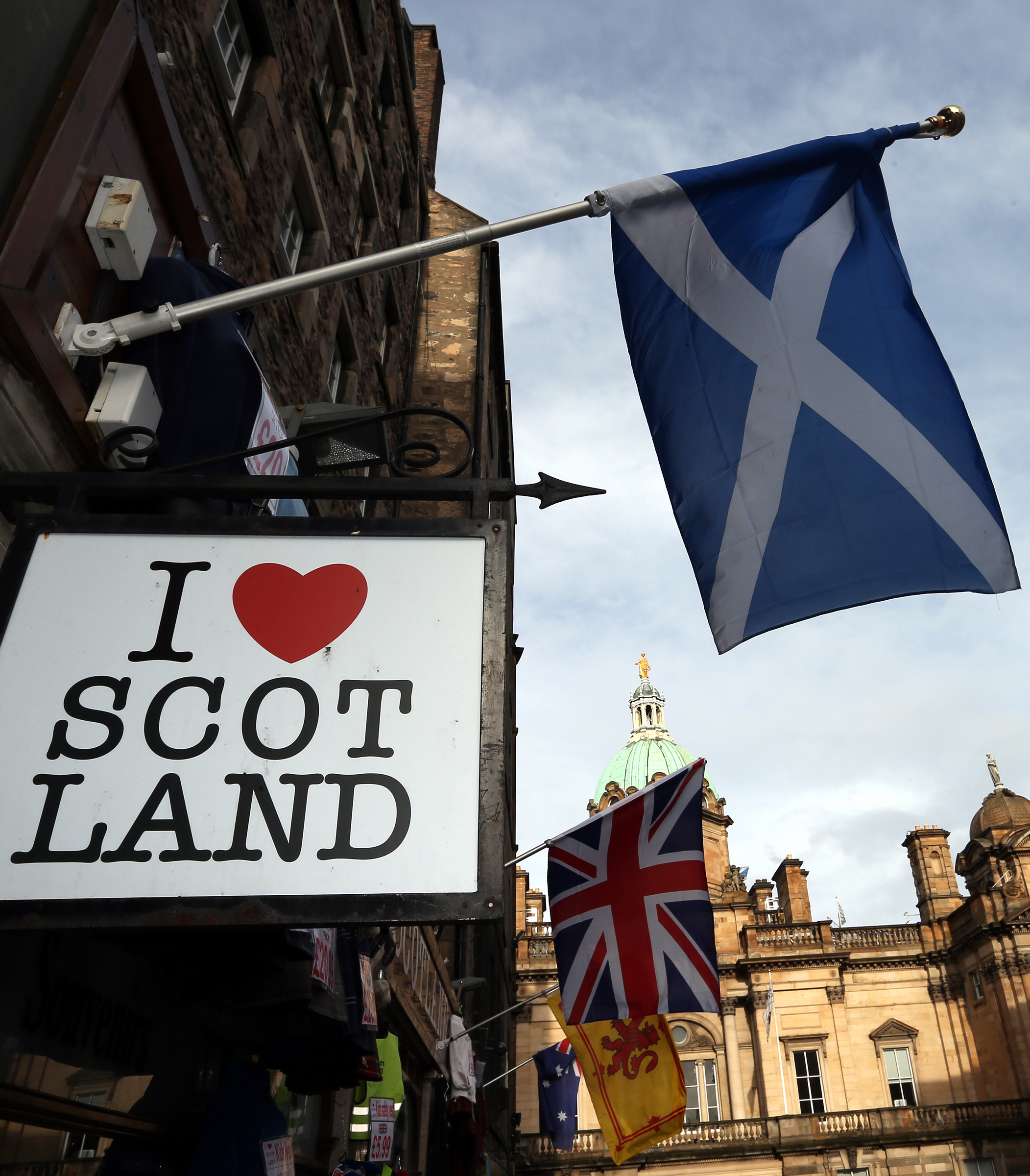 Το Λονδίνο αμφισβητεί τα περί πλούτου της «ανεξάρτητης» Σκωτίας