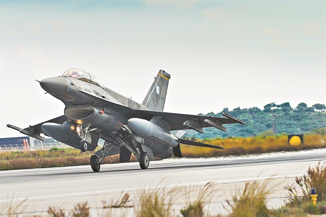 Τα εξοπλιστικά, οι ακροβατισμοί και οι μεθοδεύσεις