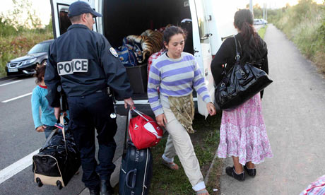 Παρίσι: Η αστυνομία κατά καταυλισμού 380 μεταναστών σε γέφυρα του μετρό