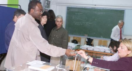 Πινγκ πονγκ με την ψήφο των μεταναστών