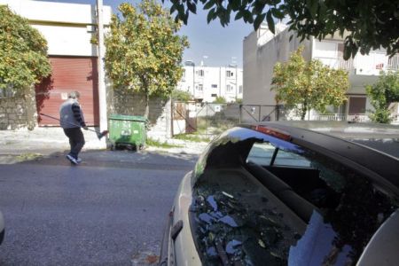 Police investigating hand grenade explosion in Agia Varvara