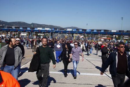 Συγκέντρωση διαμαρτυρίας στα διόδια των Αφιδνών