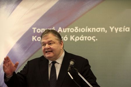 Ο Βενιζέλος βλέπει πολιτικές ευθύνες πίσω από το σκάνδαλο της ΜΚΟ