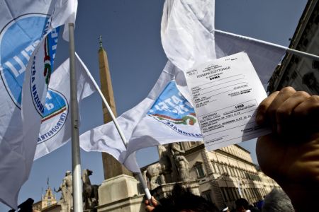 Αναποφάσιστο το 30,2% των Ιταλών αν θα ψηφίσει και ποιον